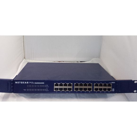 Netgear JFS524 24-port 10/100 Fast Ethernet switch plug-and-play - Picture 1 of 3